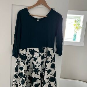 Gilli Teal and White Floral Long Sleeve Dress